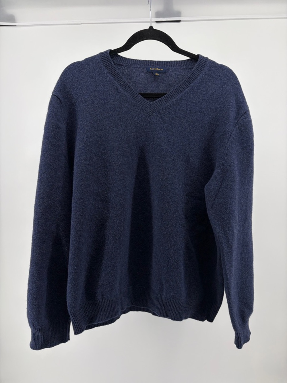 Club Room 100% Lambs Wool Sweater Men’s Size Large Navy V Neck, Dry Clean
